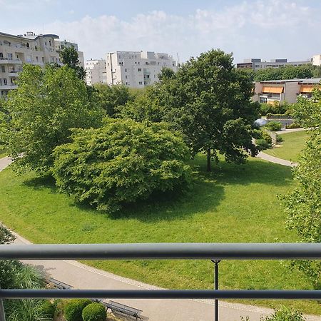 Appartement Residentiel Au Vert Et Au Frais Montigny-le-Bretonneux Exterior foto